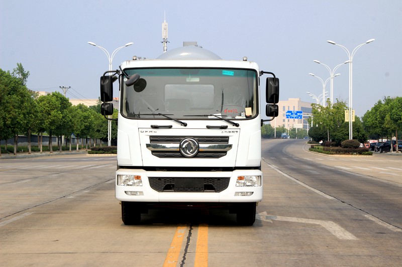 東風(fēng)D9吸污車